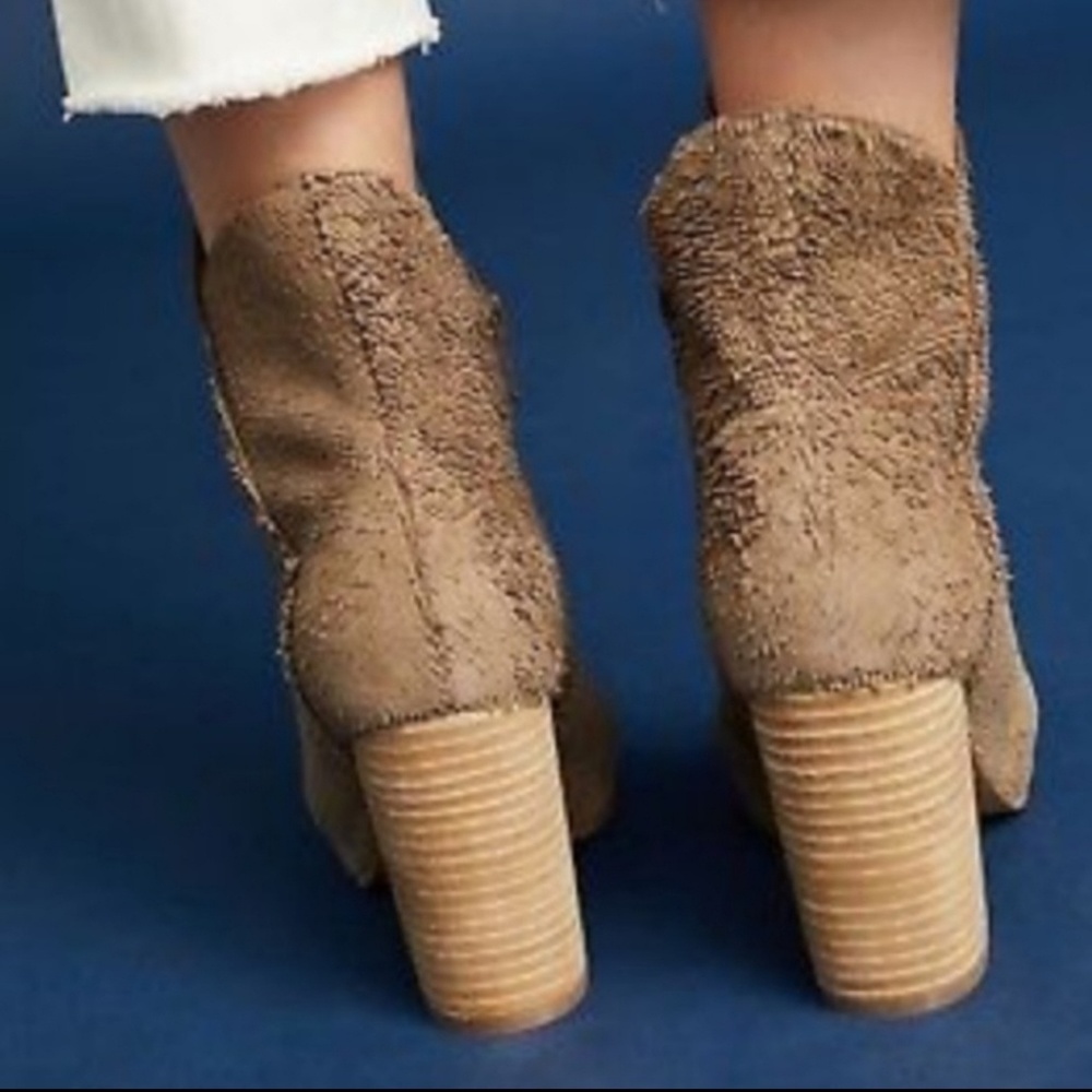 Modern Chic Seychelles Textured Suede Booties - Picture 5 of 5